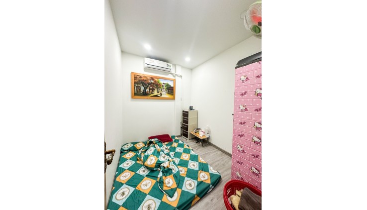 Bán Nhà kế Phan Xích Long, 2 Tầng 2 PN, Có sân để xe Nhỉnh 3 Tỉ